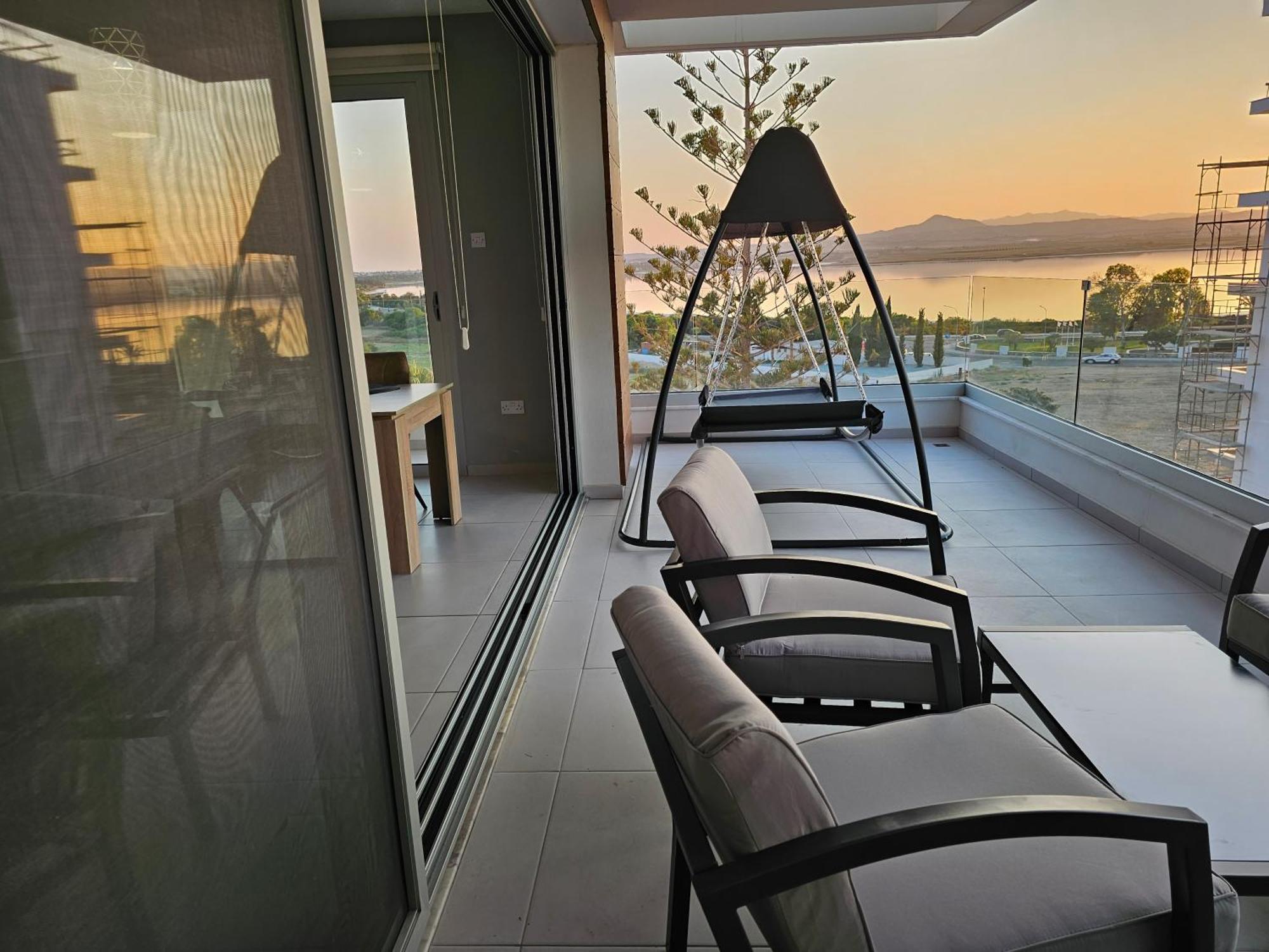 Majestic Sunset Salt Lake Views 300M From Beach 라르나카 외부 사진
