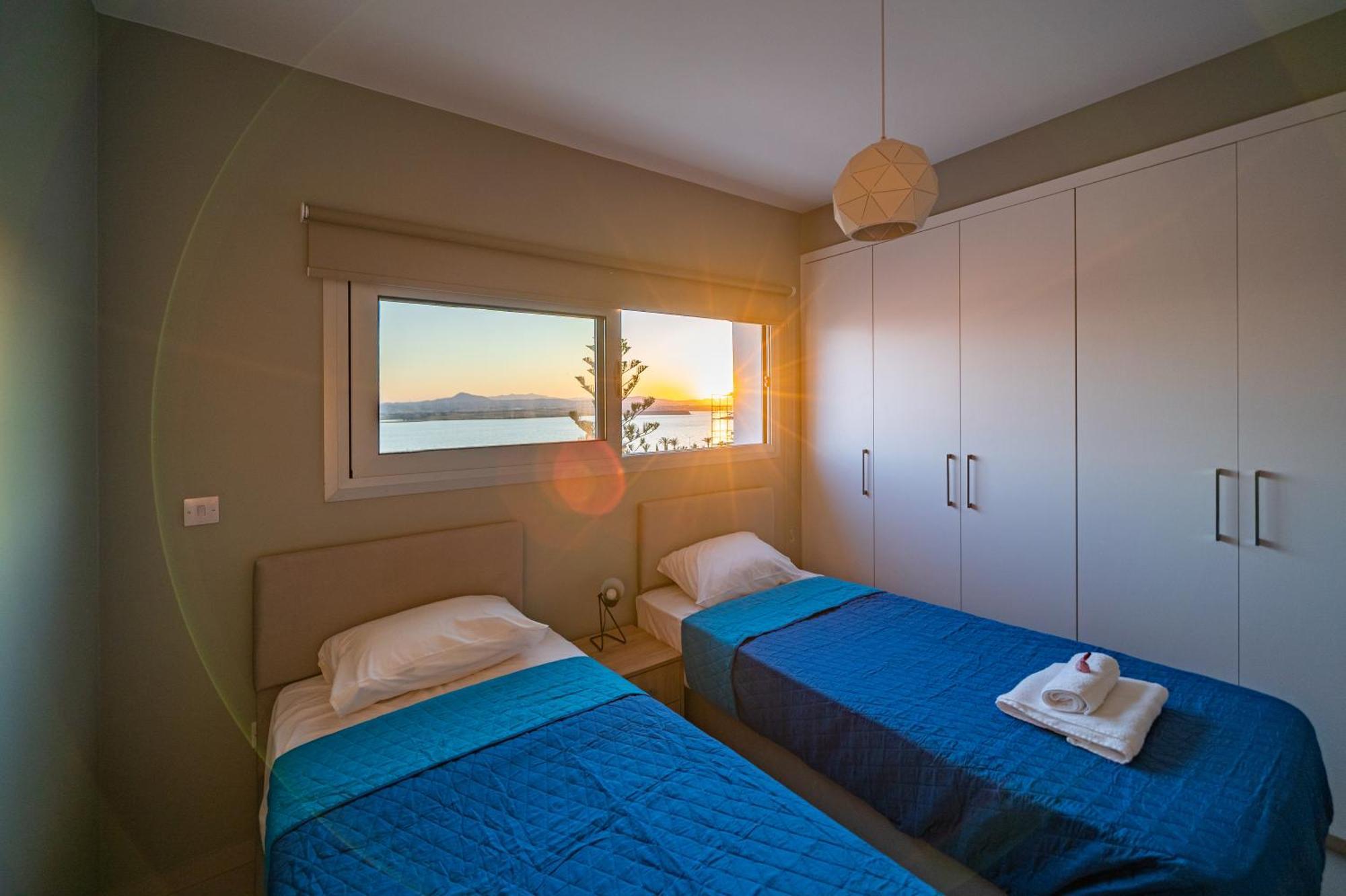 Majestic Sunset Salt Lake Views 300M From Beach 라르나카 외부 사진